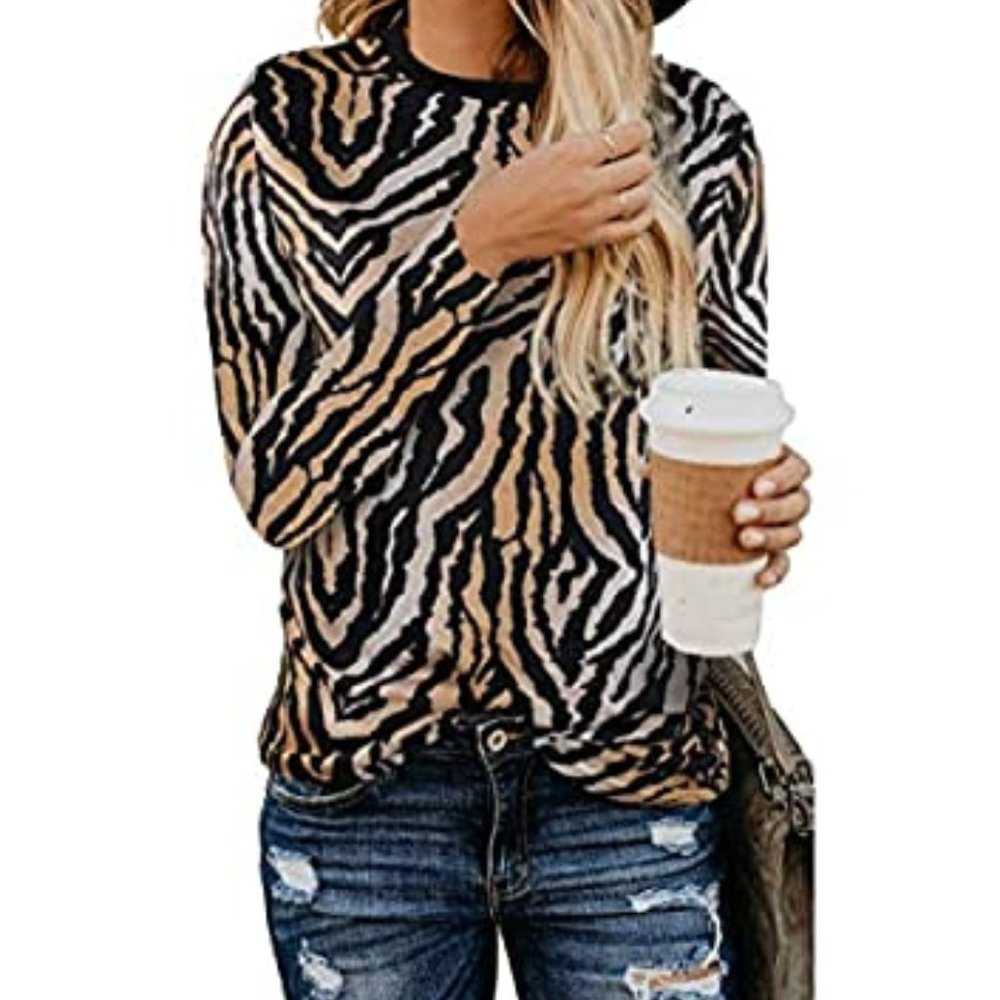 Long Sleeve Tiger Crew Neck Size M